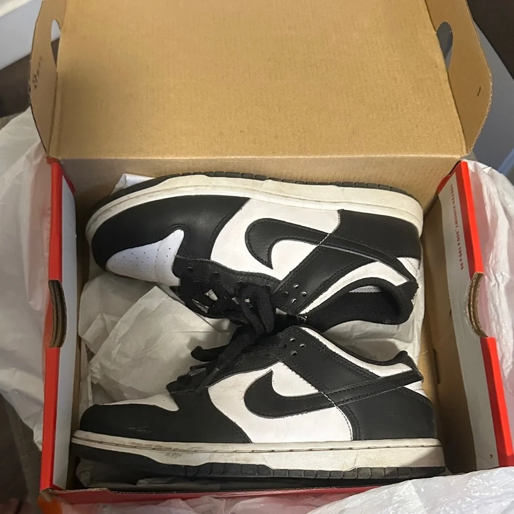 Nike Black and White Sneakers - Picture 1 of 2